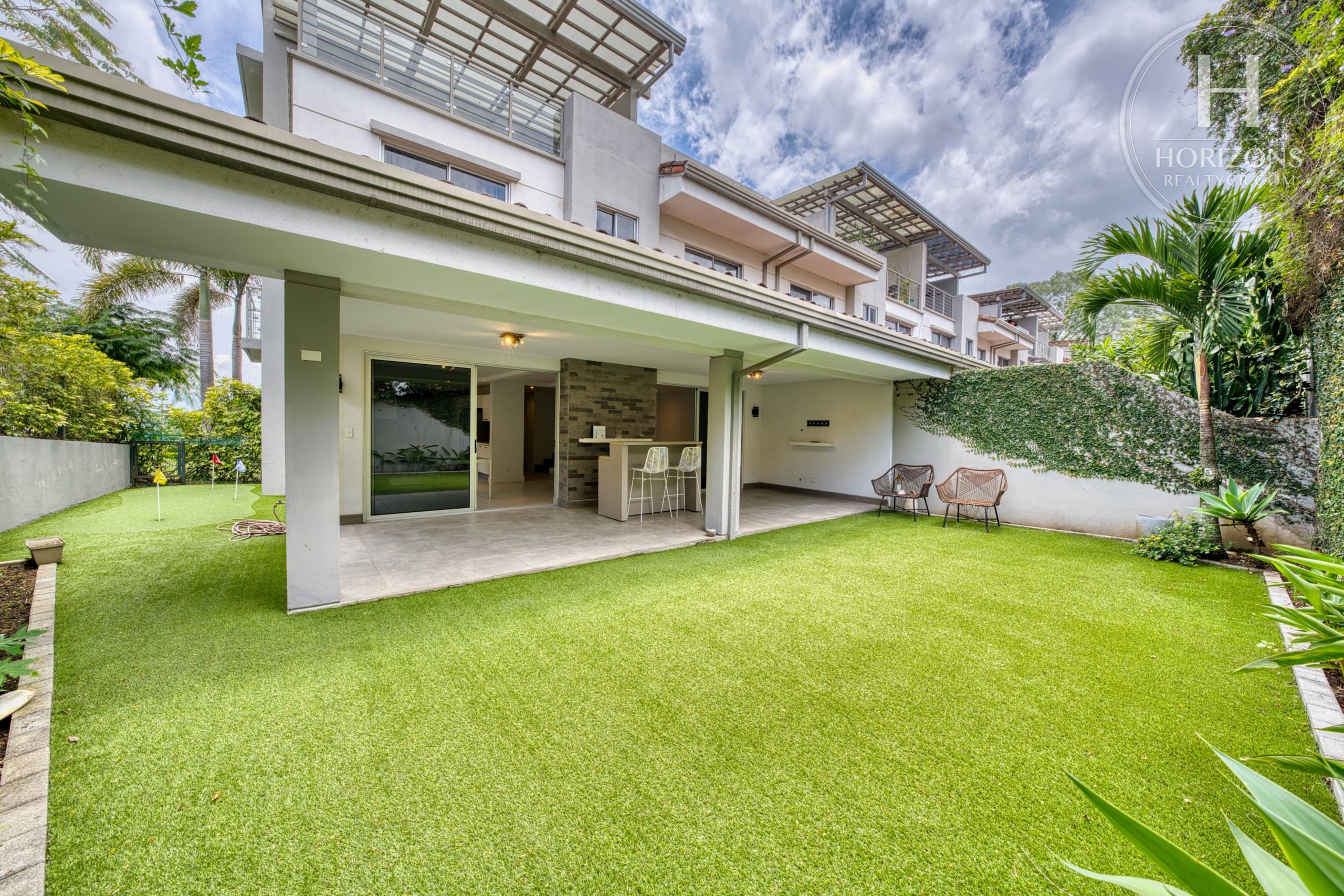 Se Vende Casa En Condominio Vistas De Escazú En San Rafael 4 Habitaciones Y Áreas Verdes Al Frente Nja1446Jb-V
