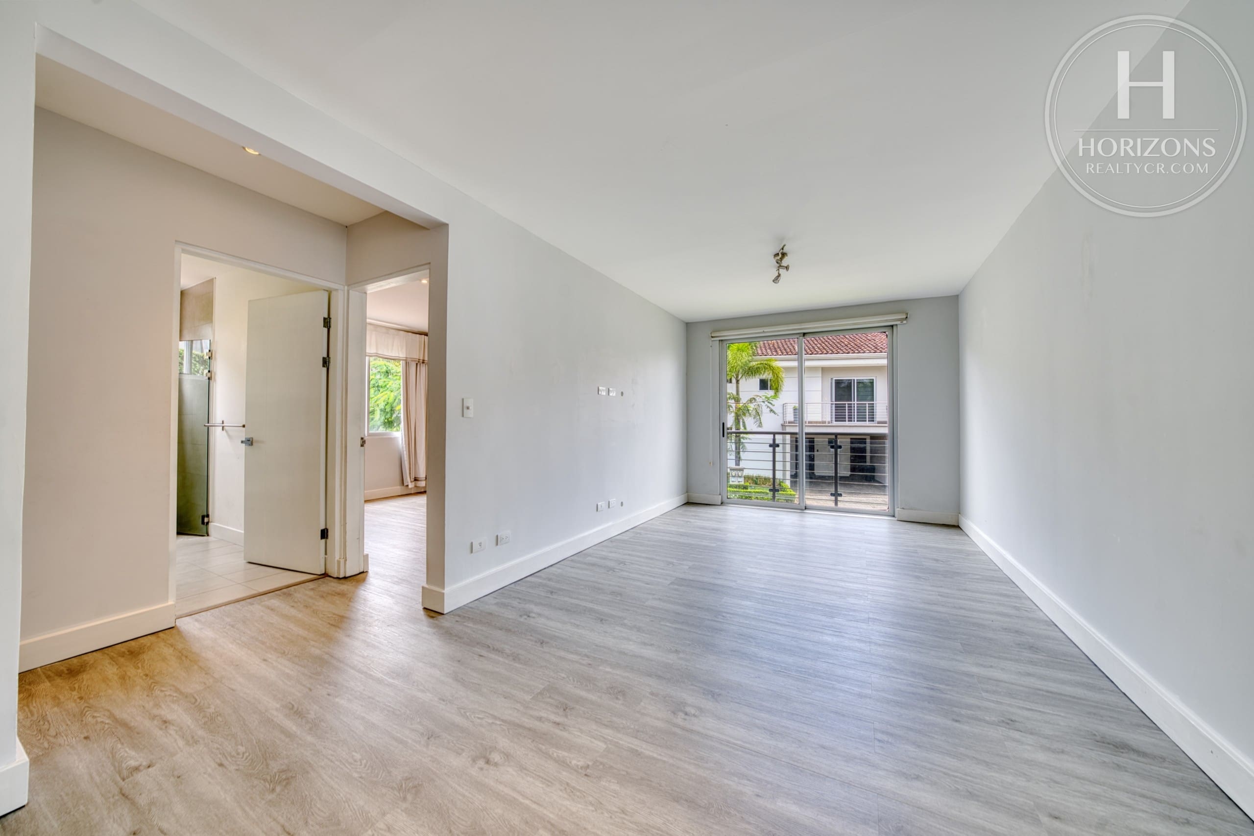 Sala de TV del segundo nivel – Casa en Condominio Vistas de Escazú, San Rafael de Escazú | Horizons Realty