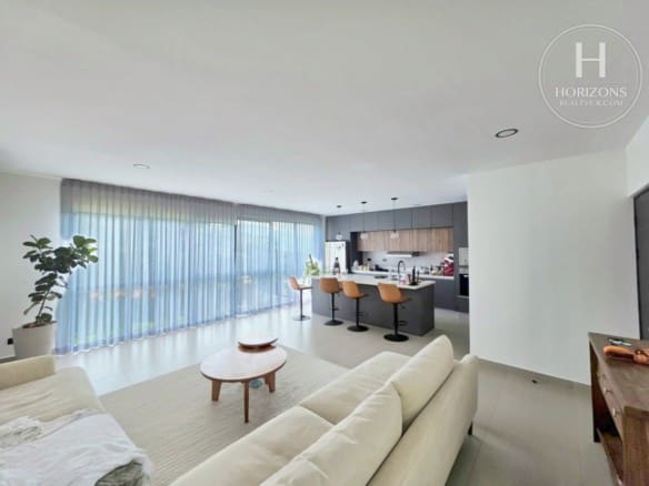 Sala Y Comedor Integrados Con La Cocina – Casa En Condominio Naia, Guachipelín De Escazú | Horizons Realty