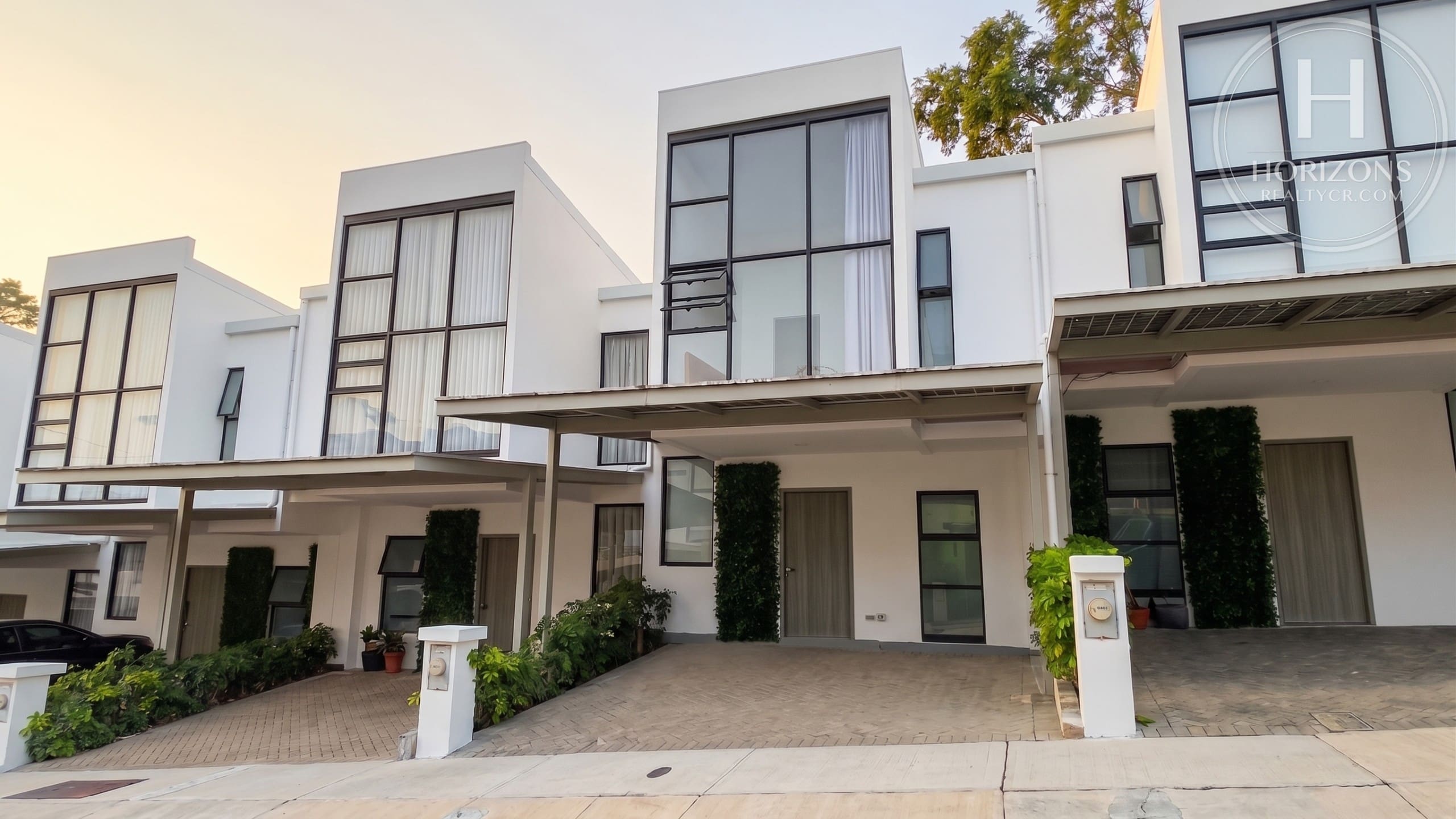 Se Vende Casa Condominio Bali Guachipelín 2 Habitaciones Y Sala De Tv Mas Walk-In Closet Y Patio Nja1454Jb-V