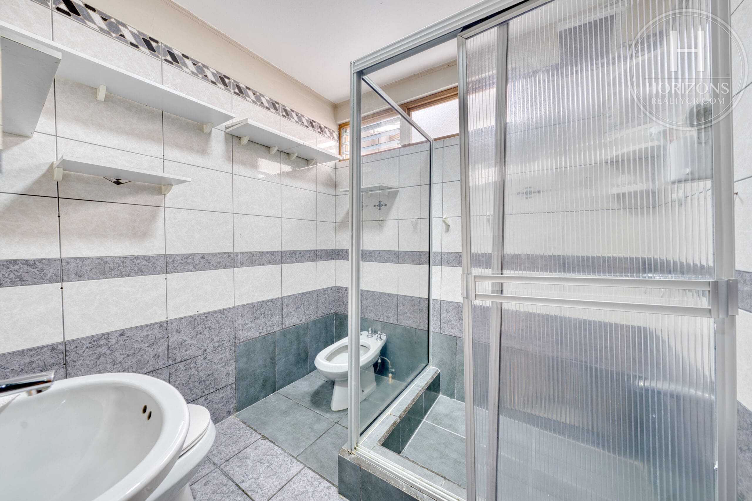 Casa de una planta en Los Yoses Sur - baño