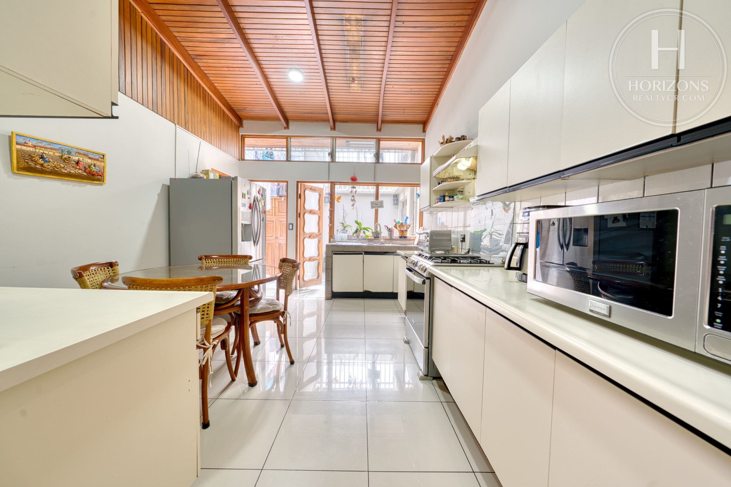 Casa de una planta en Los Yoses Sur - cocina