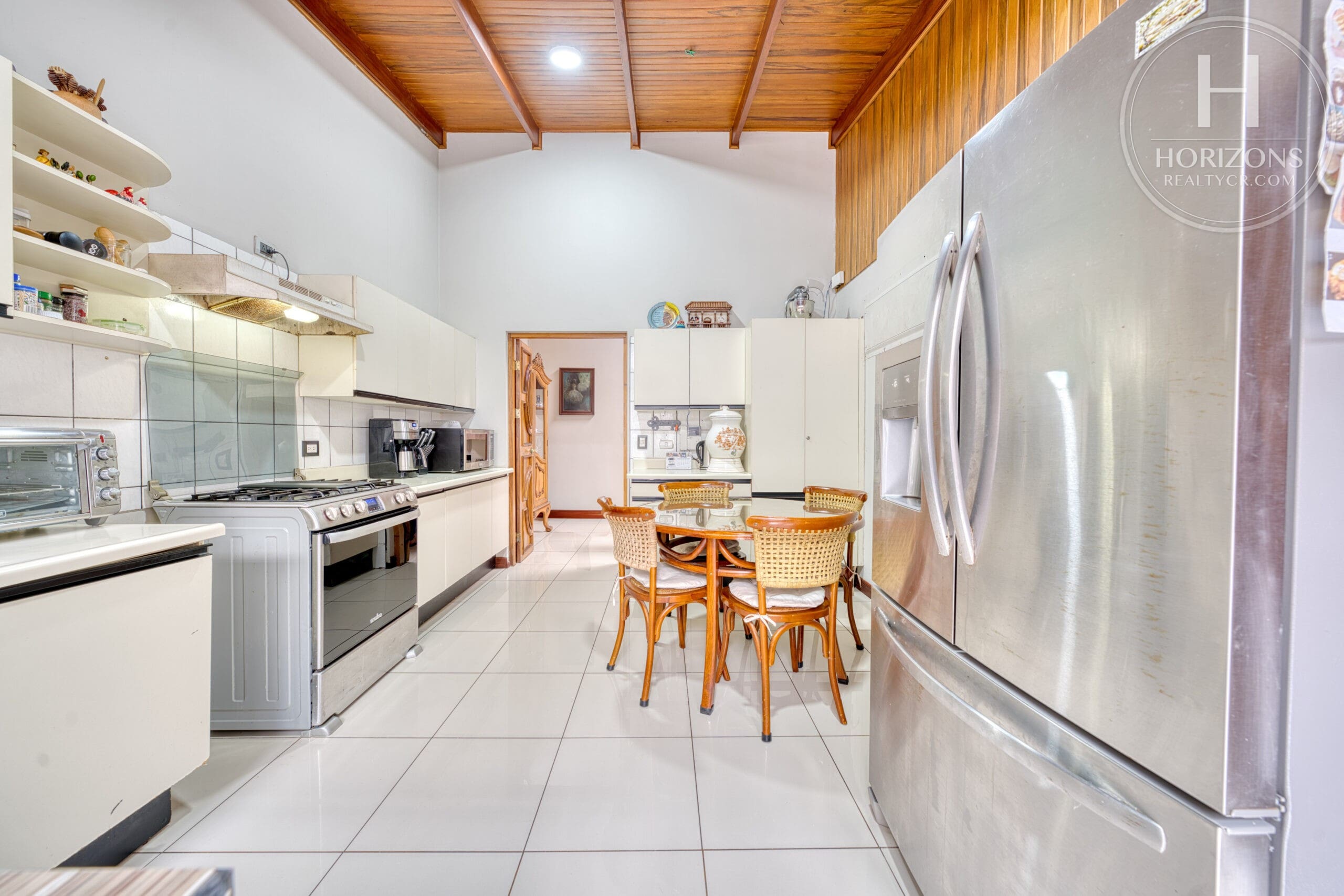 Casa de una planta en Los Yoses Sur - cocina