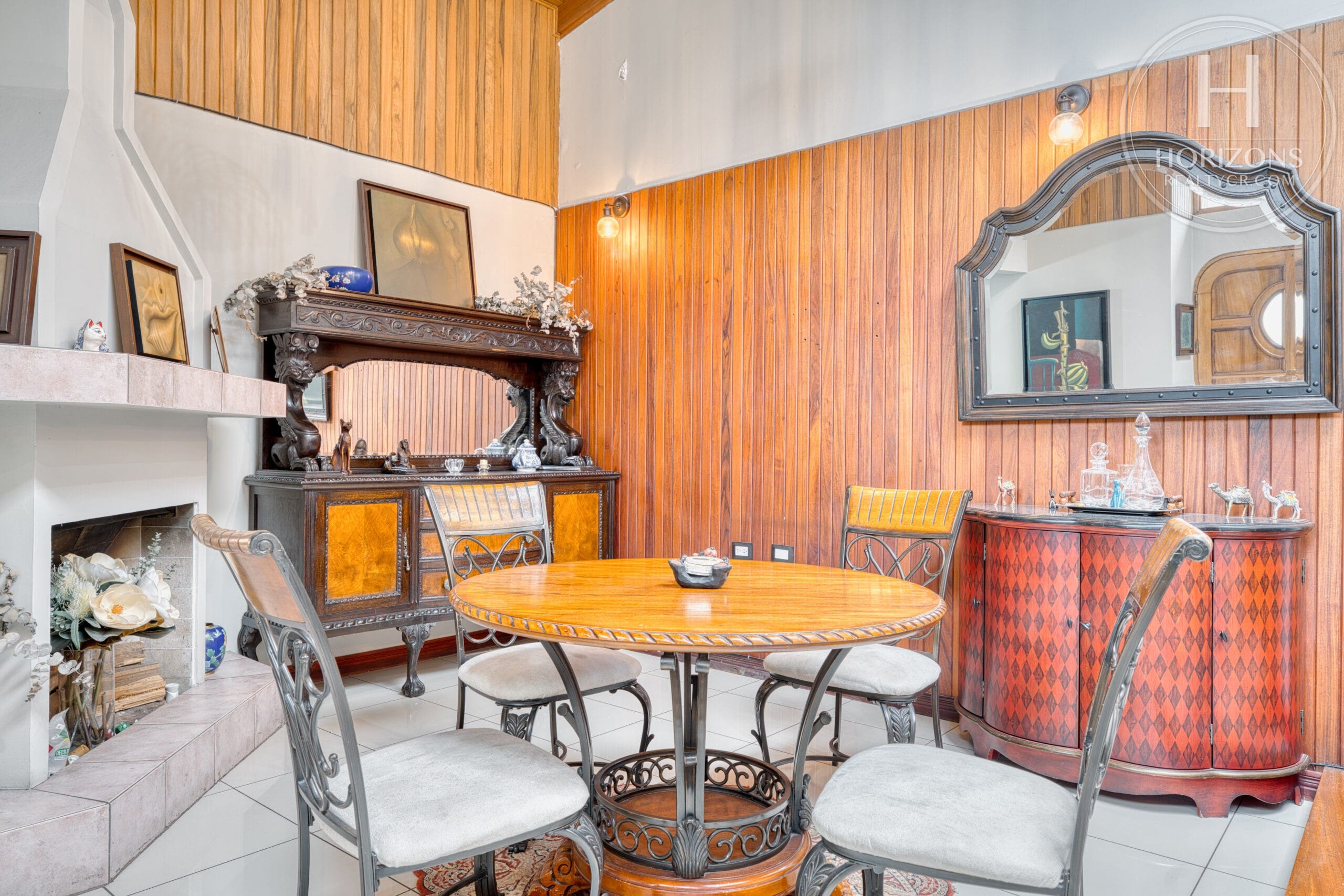 Casa de una planta en Los Yoses Sur - comedor