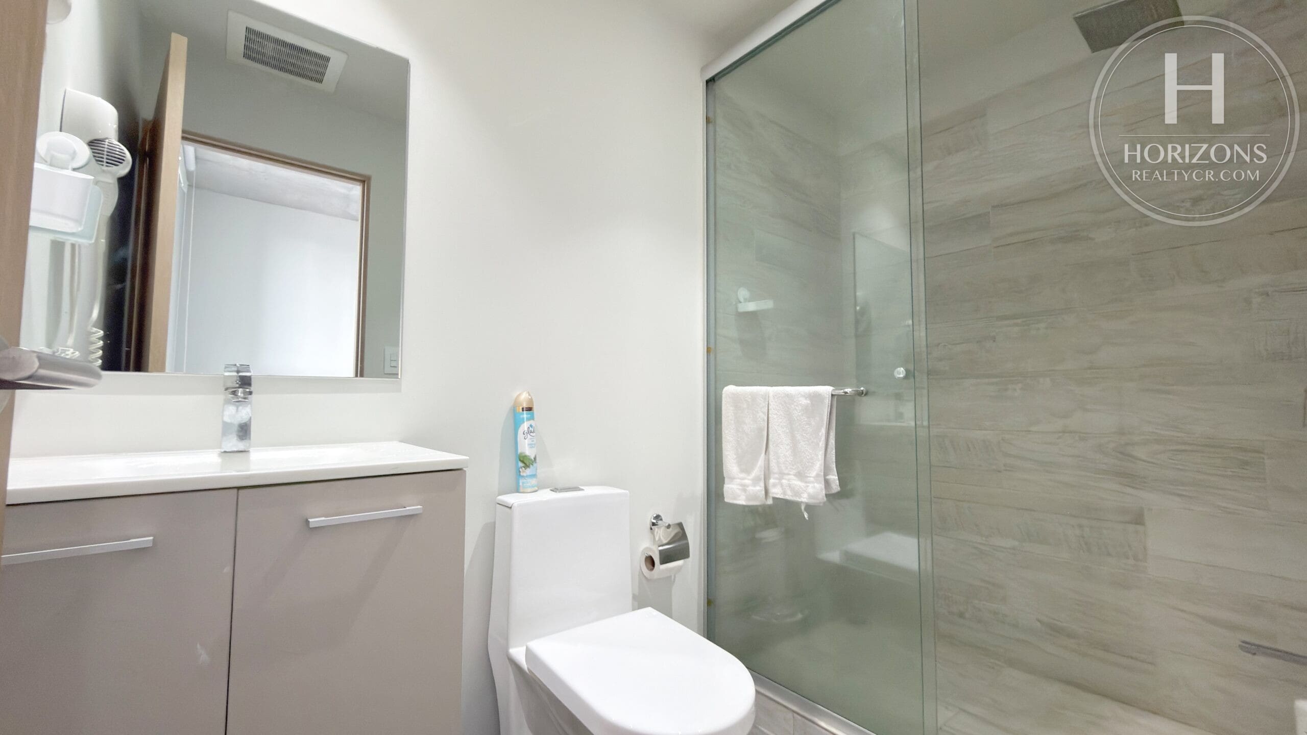 Estudio amueblado en URBN Escalante - baño