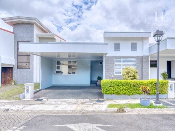 Casa En Venta Condominio Cedros Del Este Curridabat - Fachada