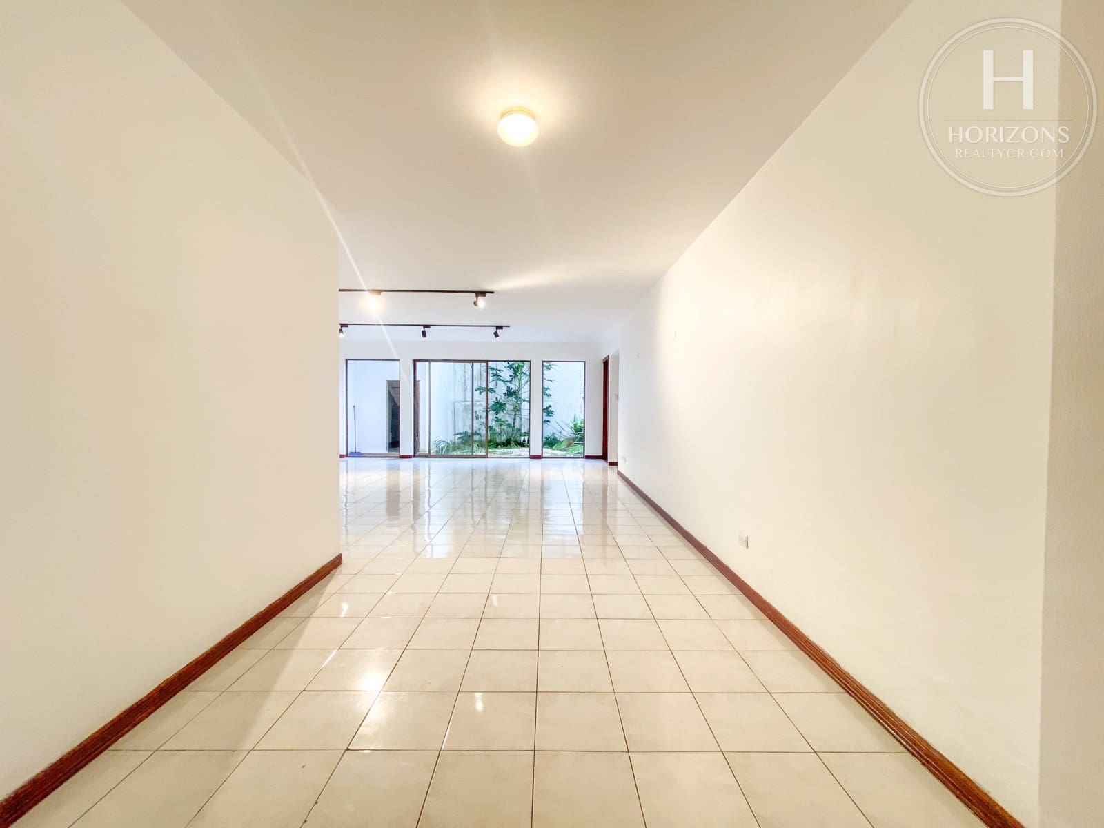Apartamento en alquiler Guayabos de Curridabat - sala y comedor