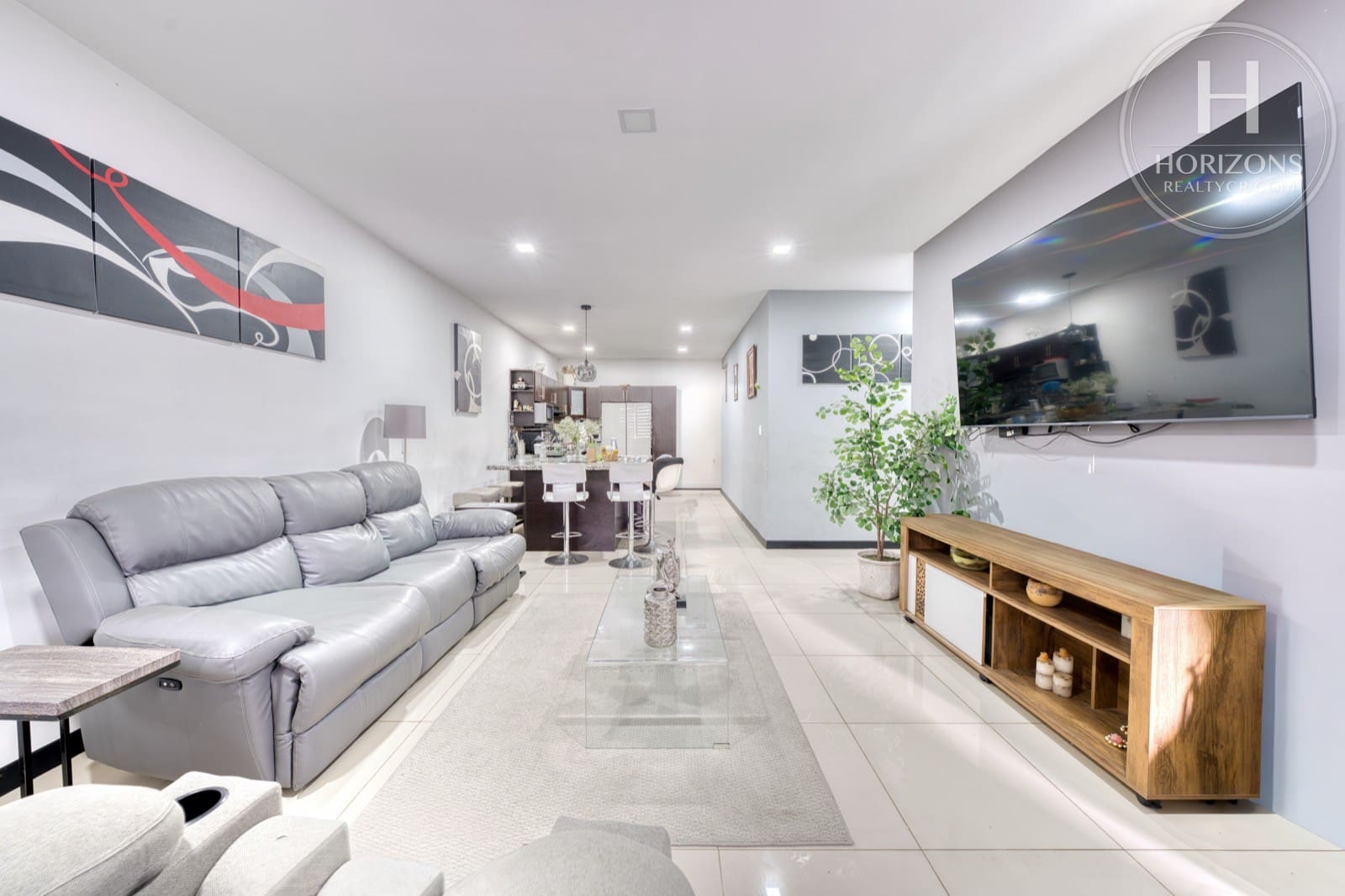 Casa en venta Condominio Cedros del Este Curridabat - sala en concepto abierto
