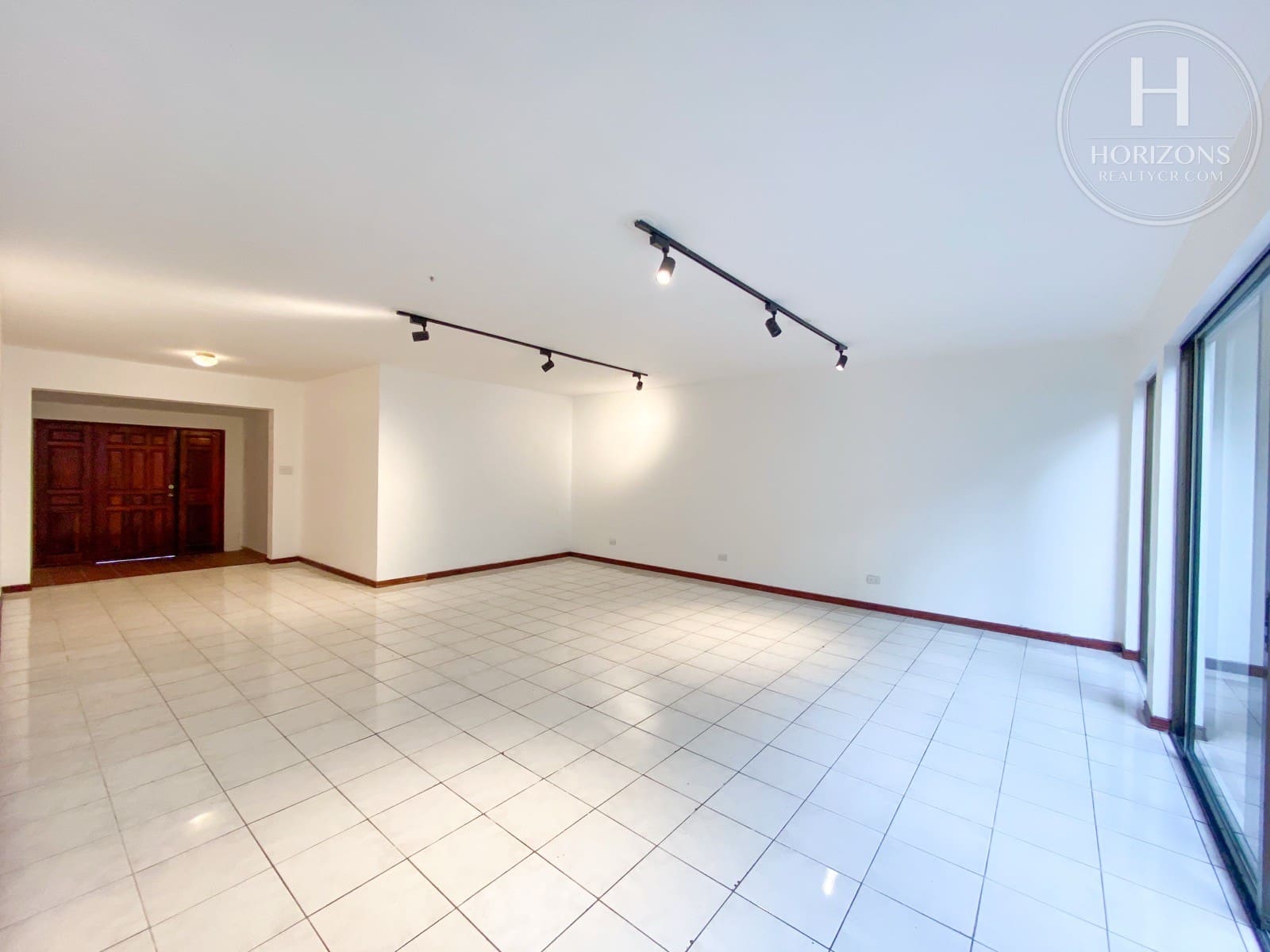 Apartamento en alquiler Guayabos de Curridabat - sala y comedor