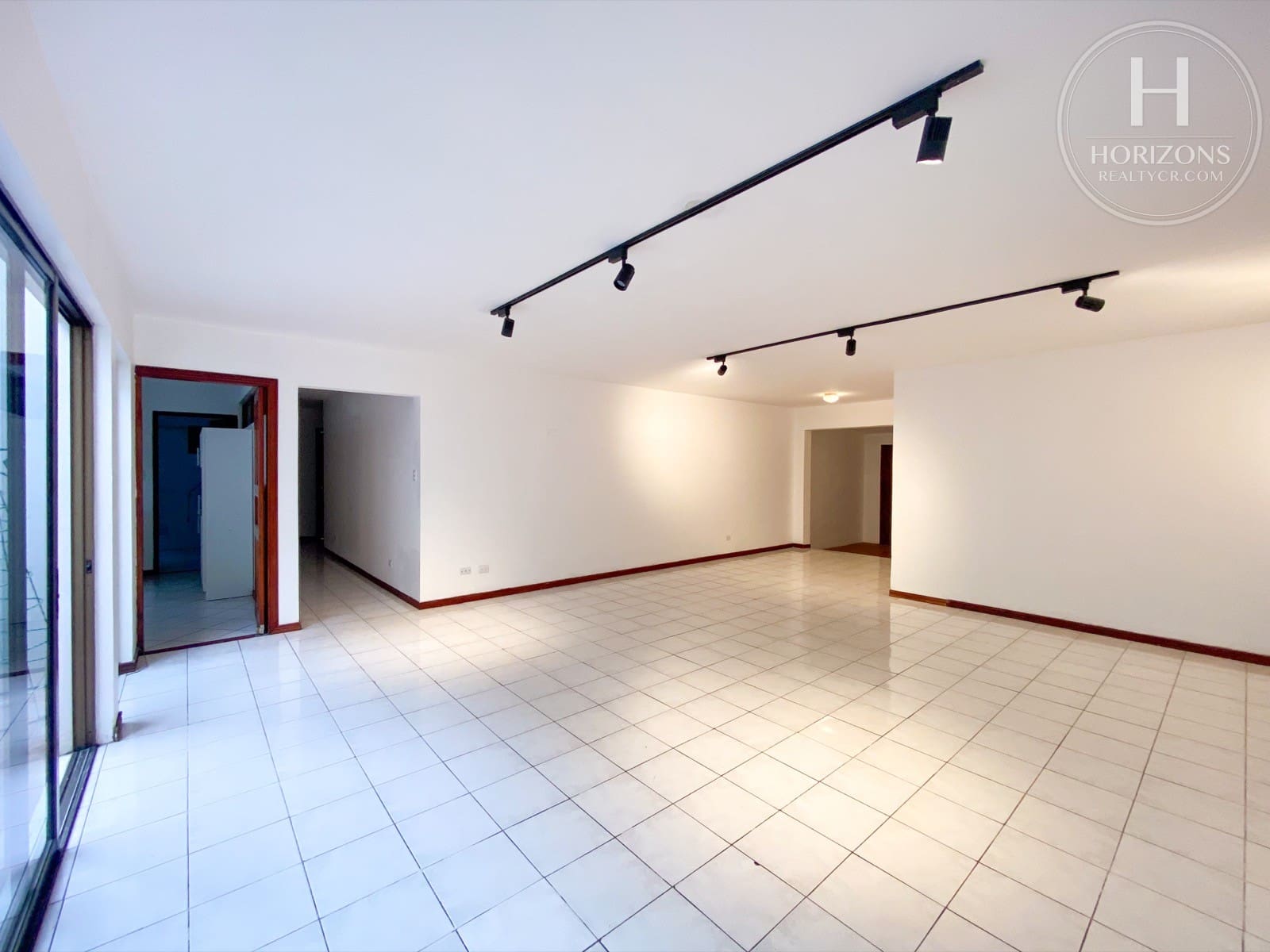 Apartamento en alquiler Guayabos de Curridabat - sala y comedor