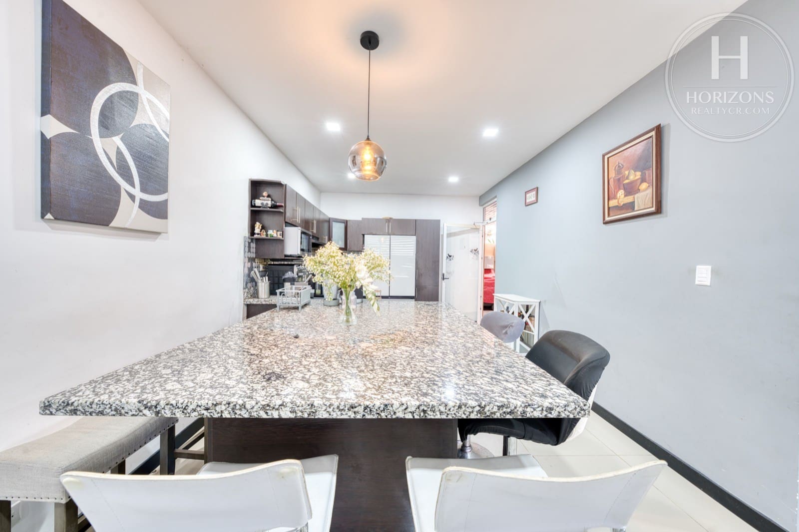 Casa en venta Condominio Cedros del Este Curridabat - cocina y comedor