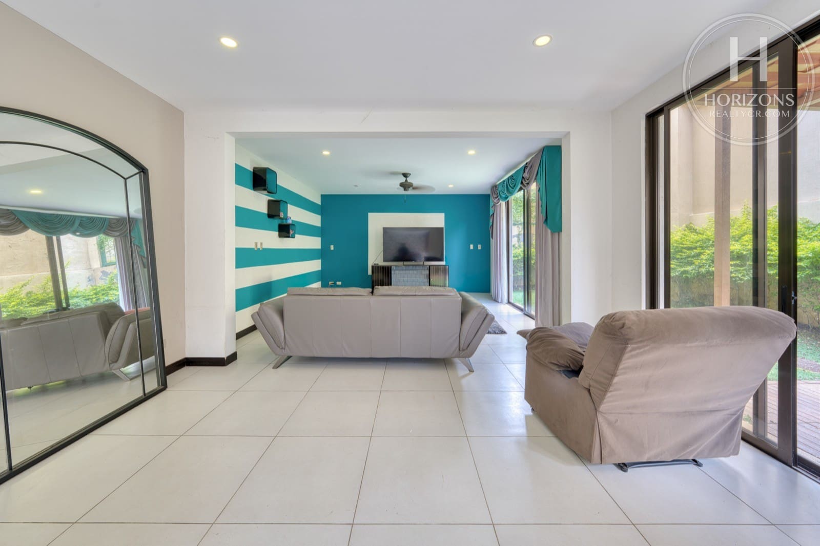 Casa en venta Condominio Loma Real Escazú - sala