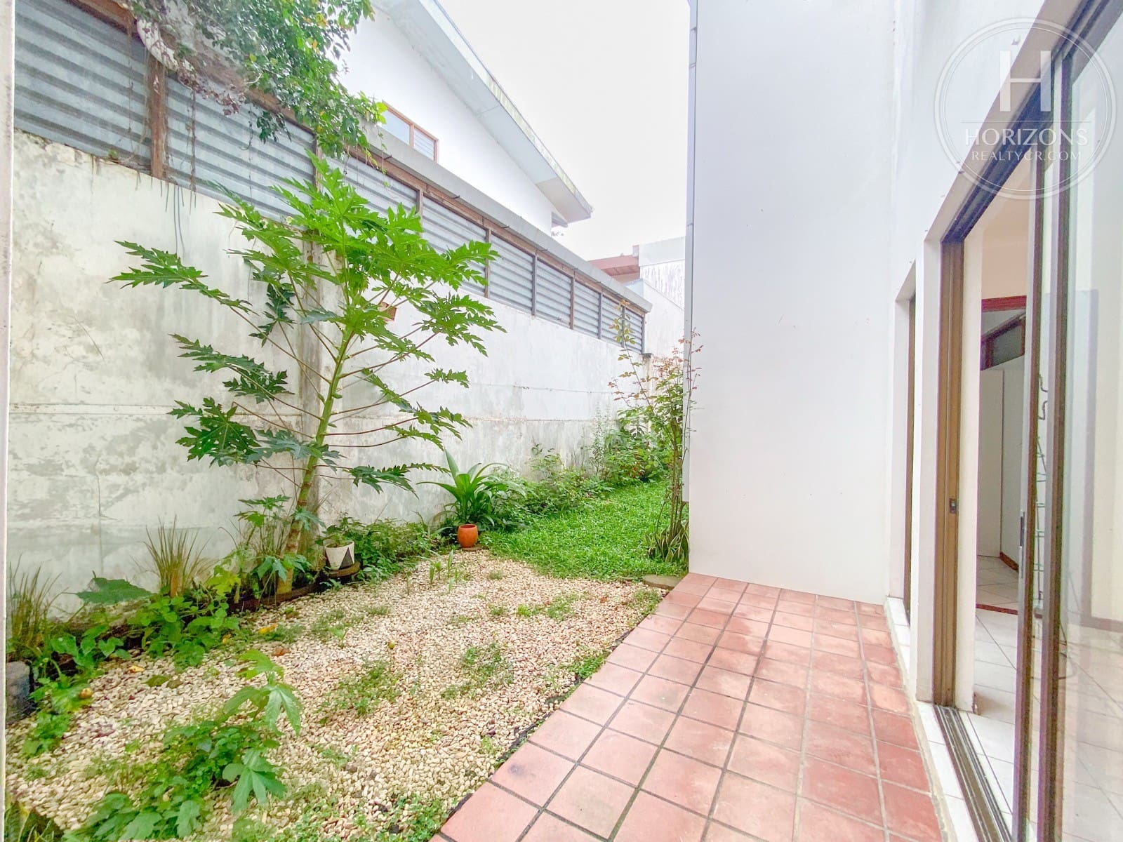 Apartamento en alquiler Guayabos de Curridabat - jardín