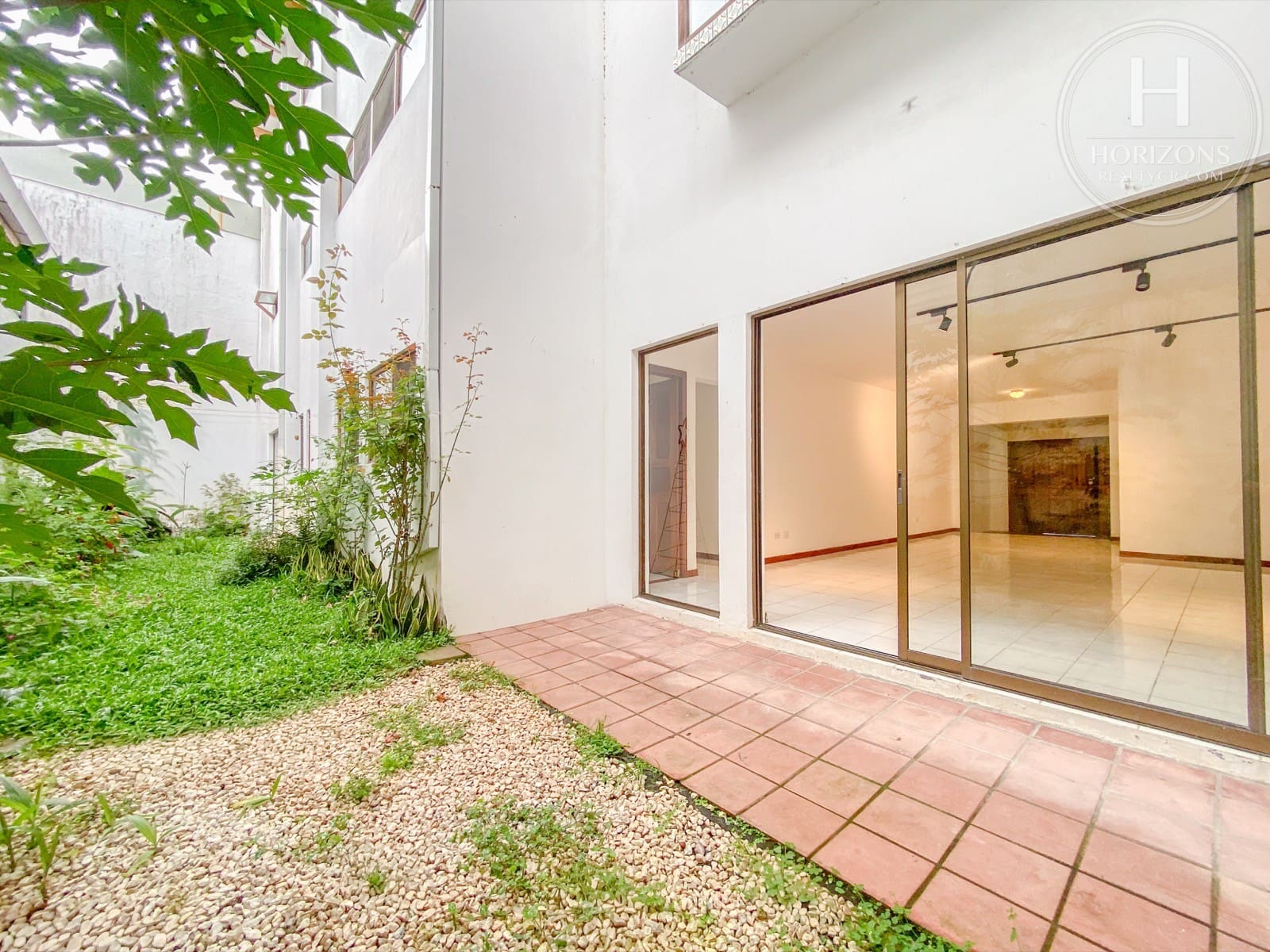 Apartamento en alquiler Guayabos de Curridabat - jardín