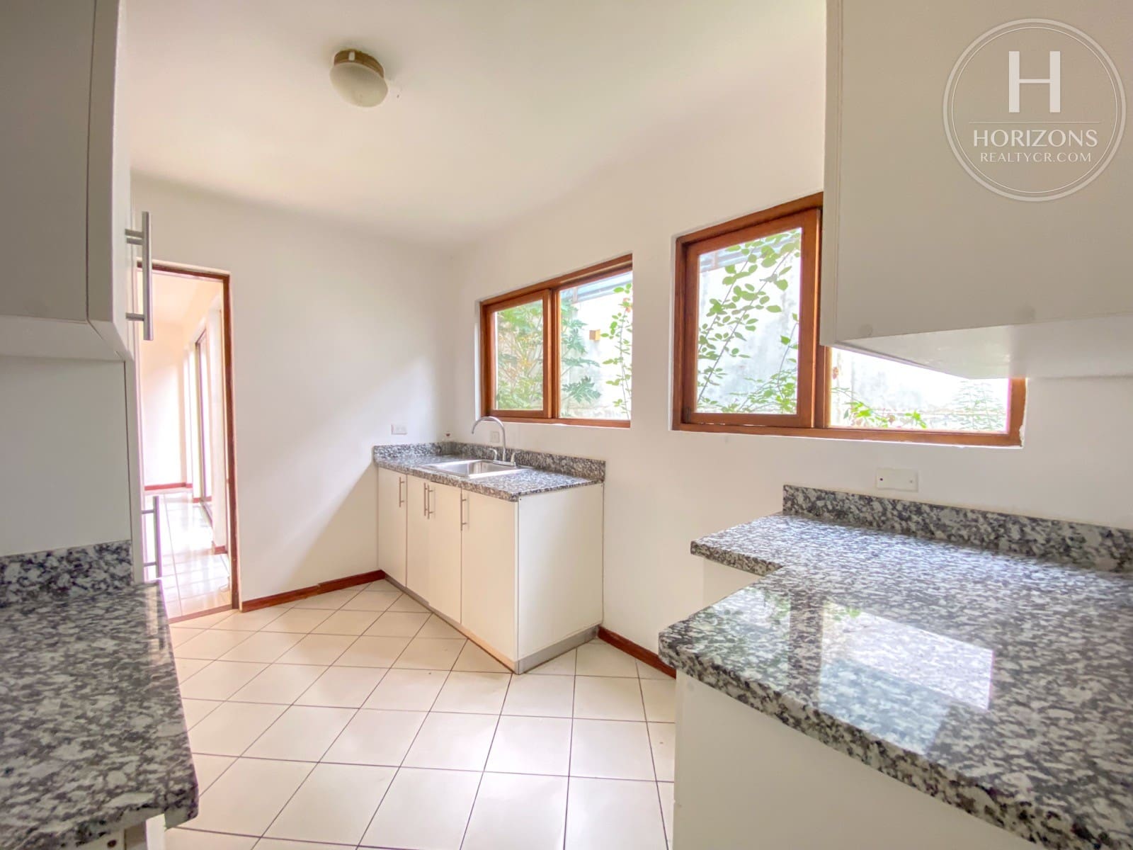 Apartamento en alquiler Guayabos de Curridabat - cocina