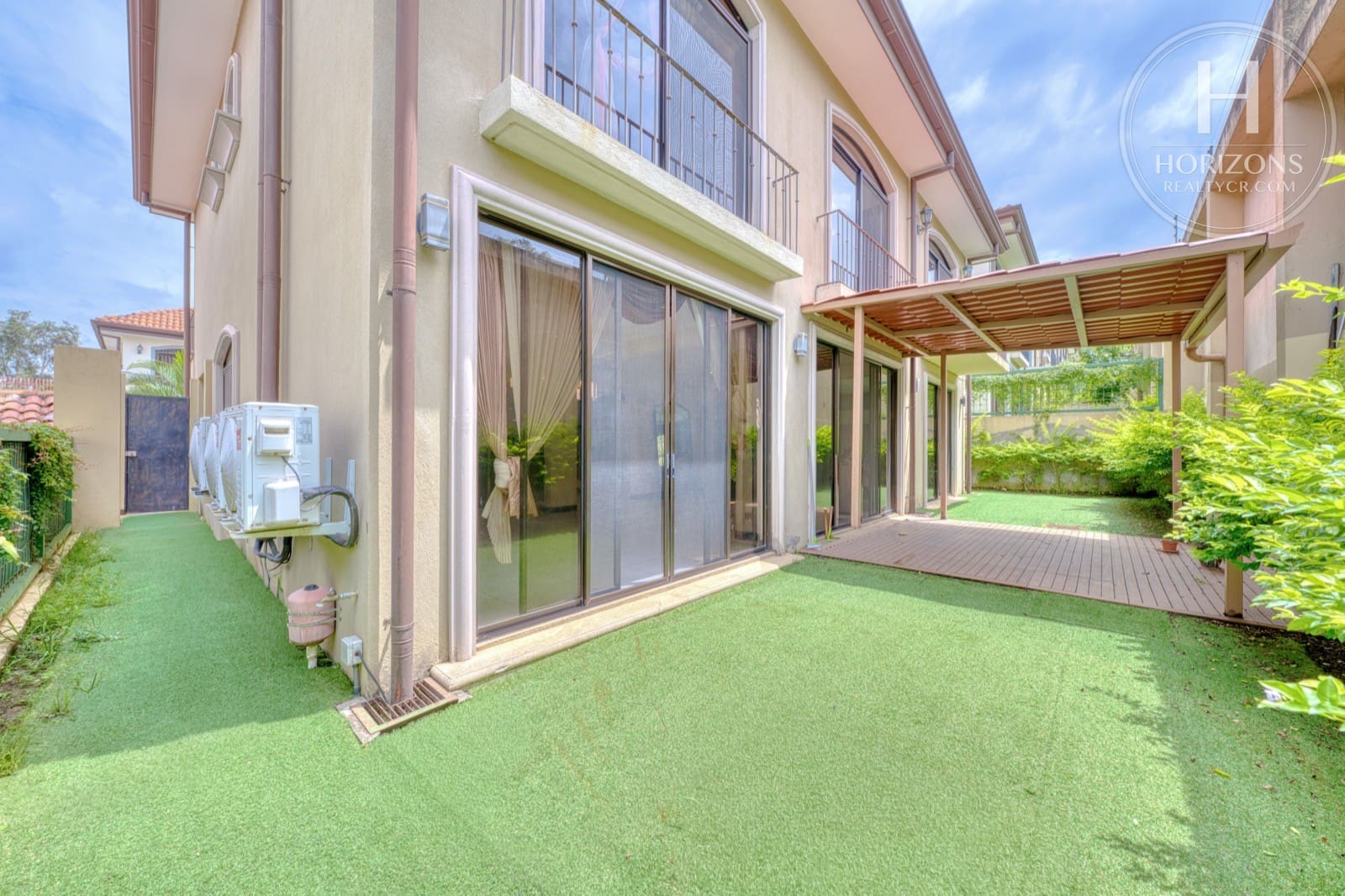 Casa en venta Condominio Loma Real Escazú - jardín