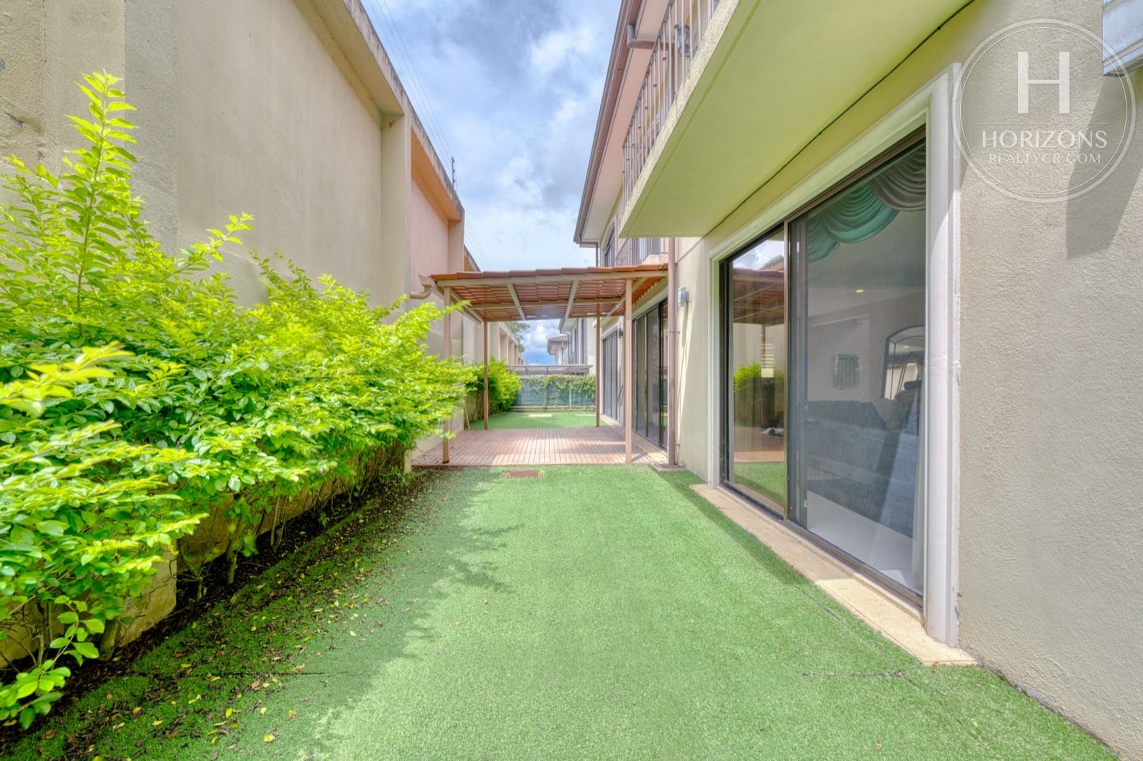 Casa en venta Condominio Loma Real Escazú - jardín