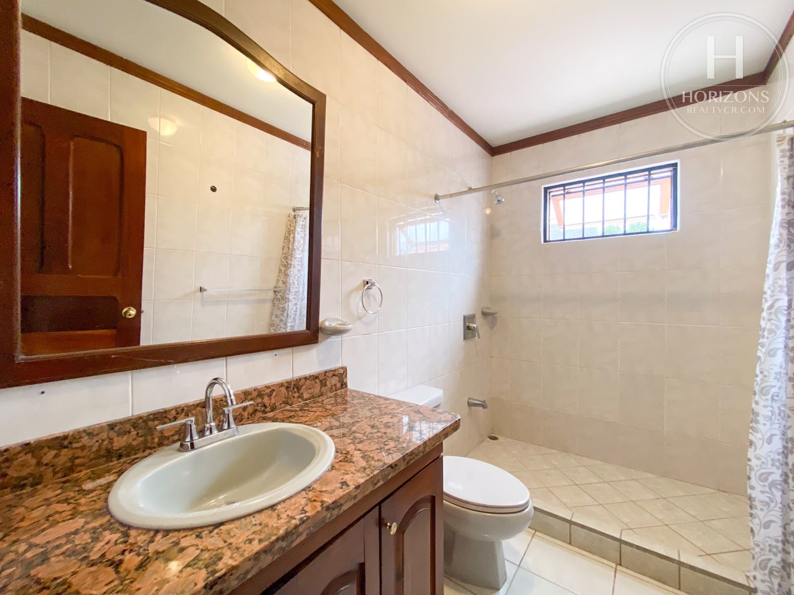 Apartamento en alquiler Guayabos de Curridabat - baño