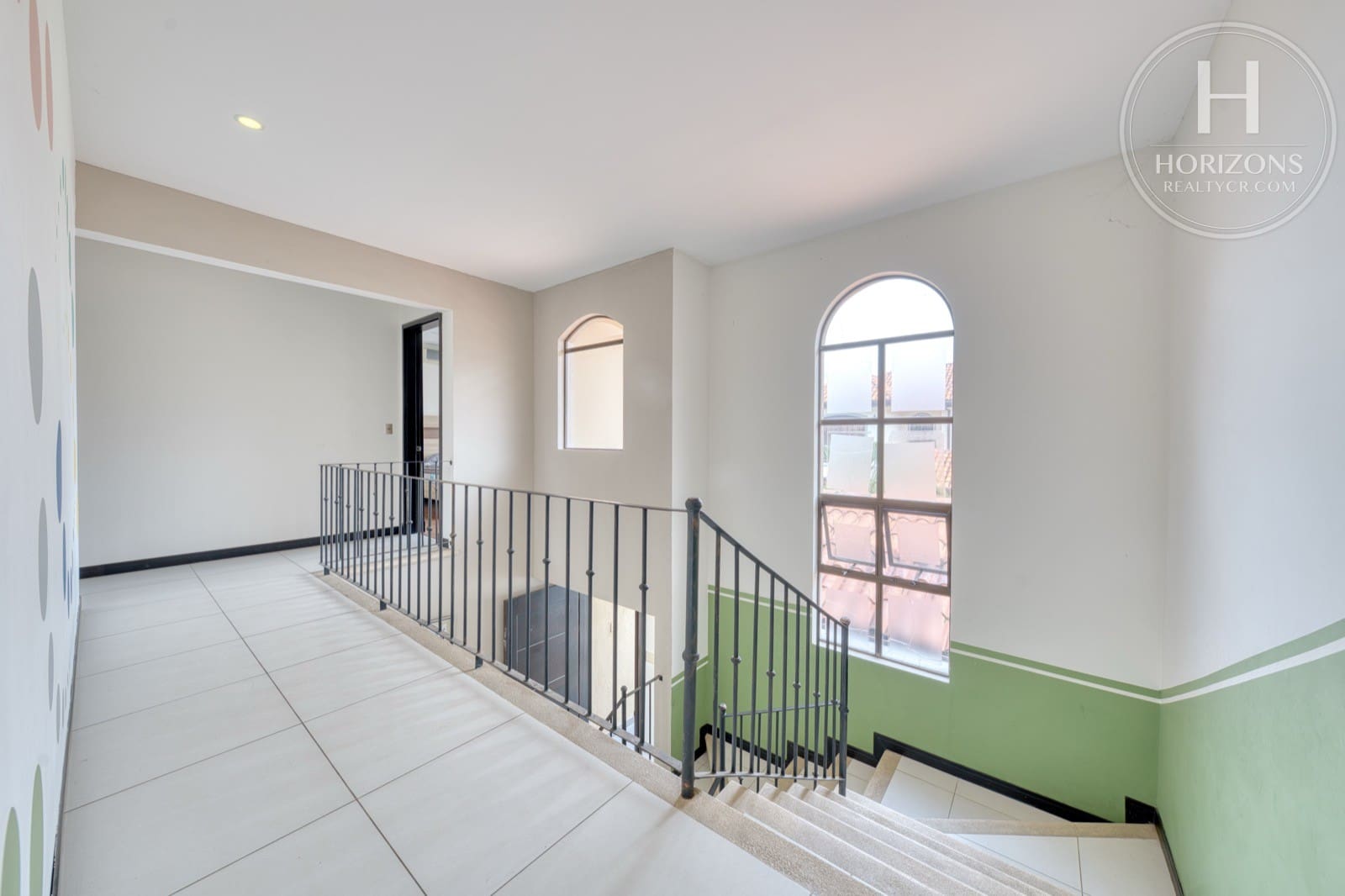 Casa en venta Condominio Loma Real Escazú - descanso del segundo nivel