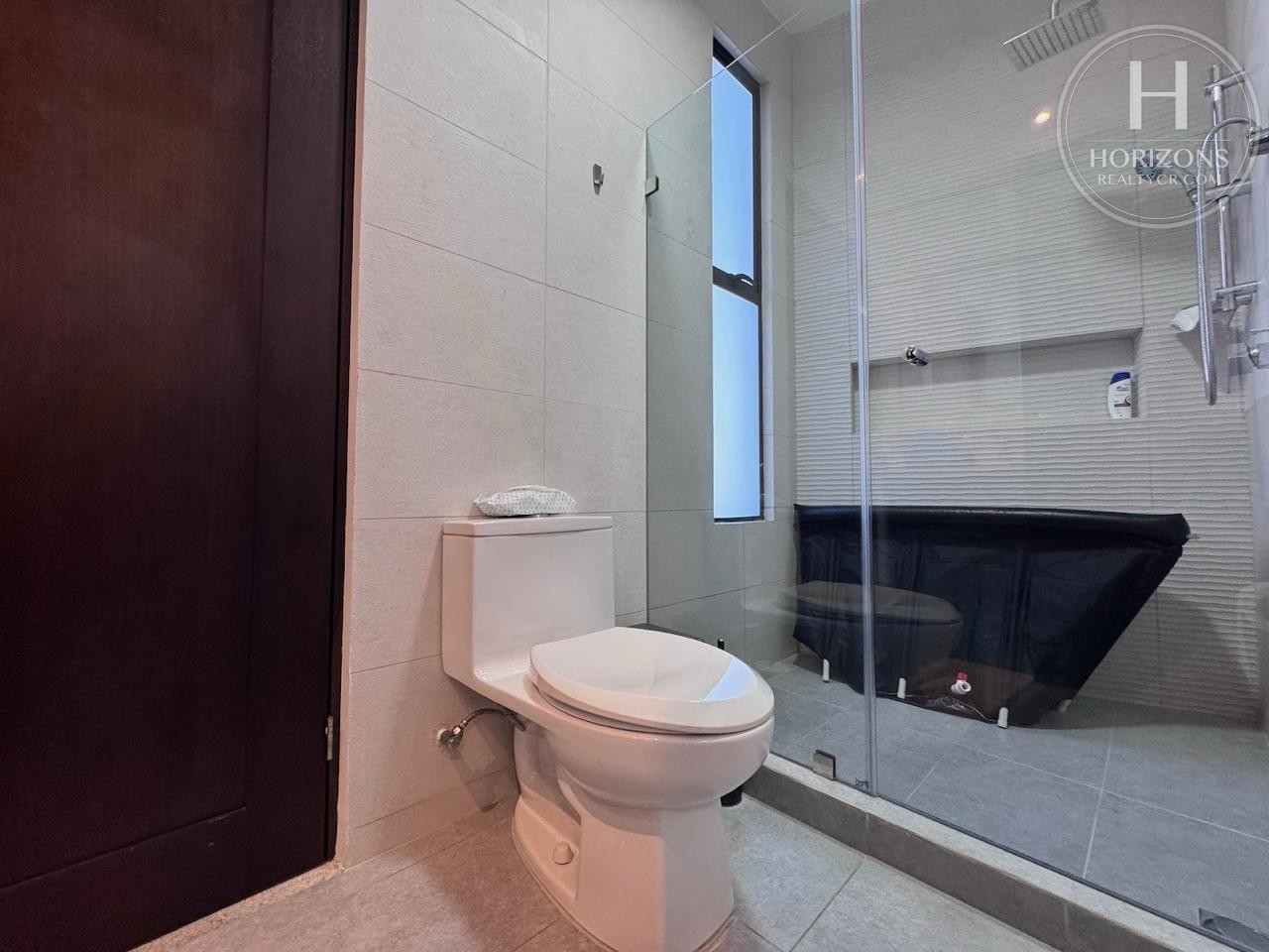 Casa en venta Condominio Tierras del Este Lomas de Ayarco Curridabat - baño completo 1