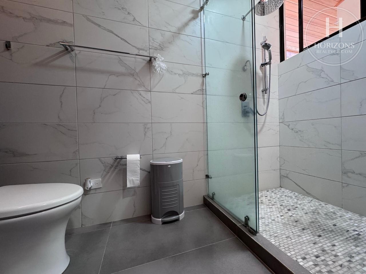 Casa en venta Condominio Tierras del Este Lomas de Ayarco Curridabat - baño completo 2