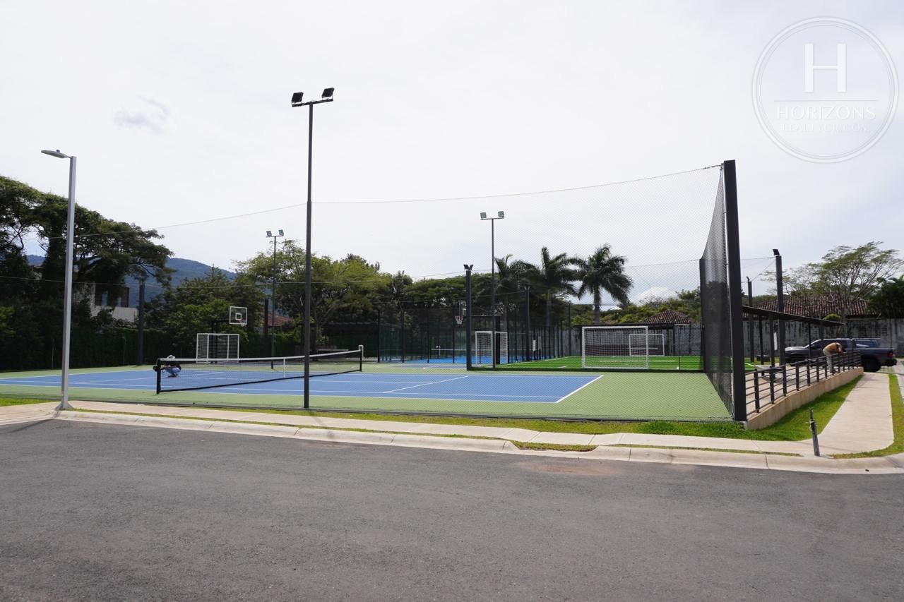 Condominio Lindora Village | Horizons Realty
