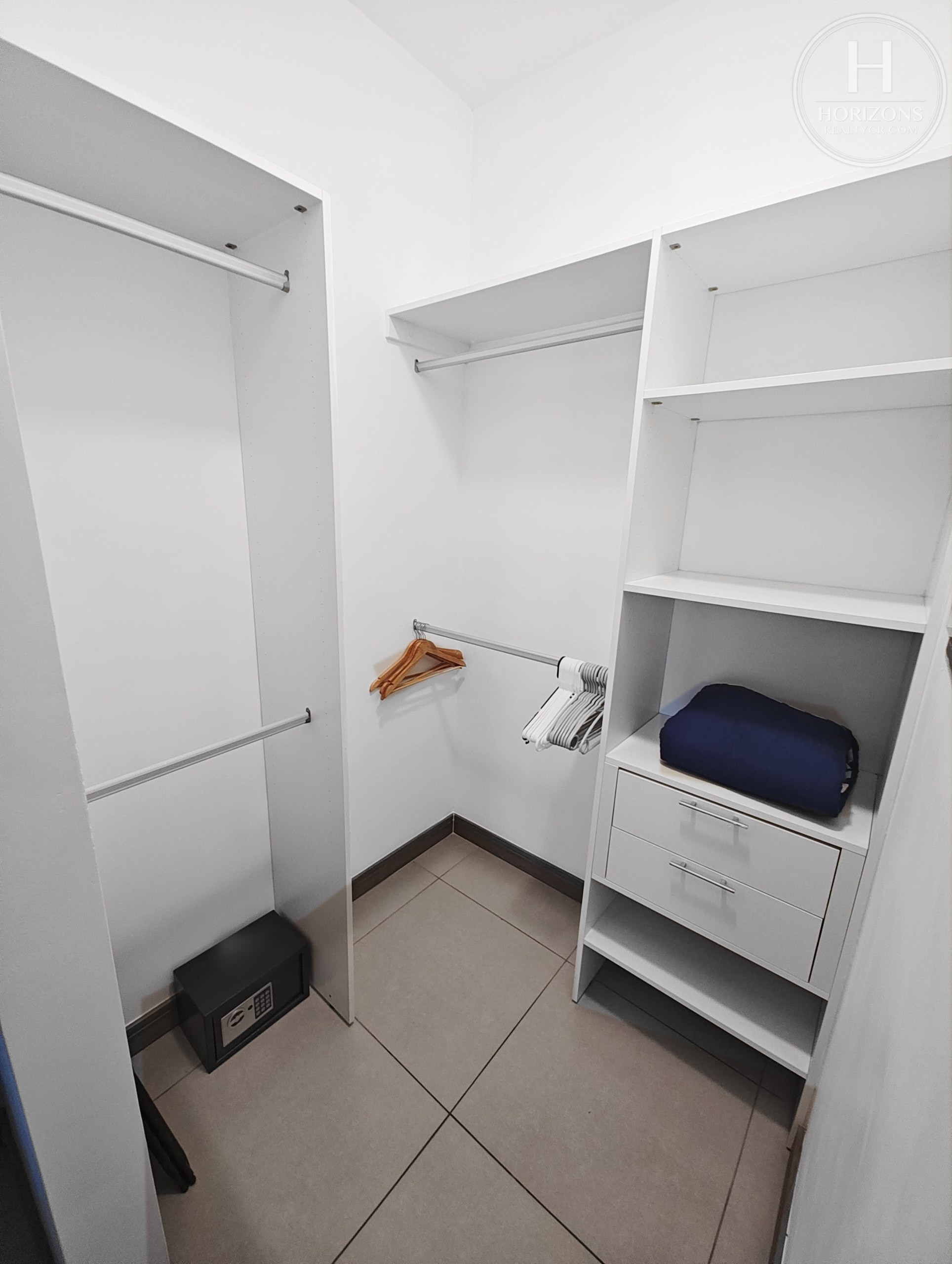Apartamento Amueblado en Condominio Santa Verde Heredia - clóset