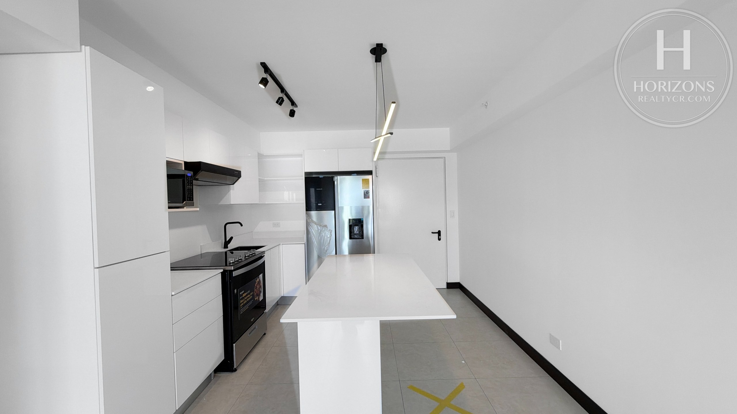 Apartamento en Condominio Khaya Ruta Uno Barreal de Heredia - cocina con isla 2