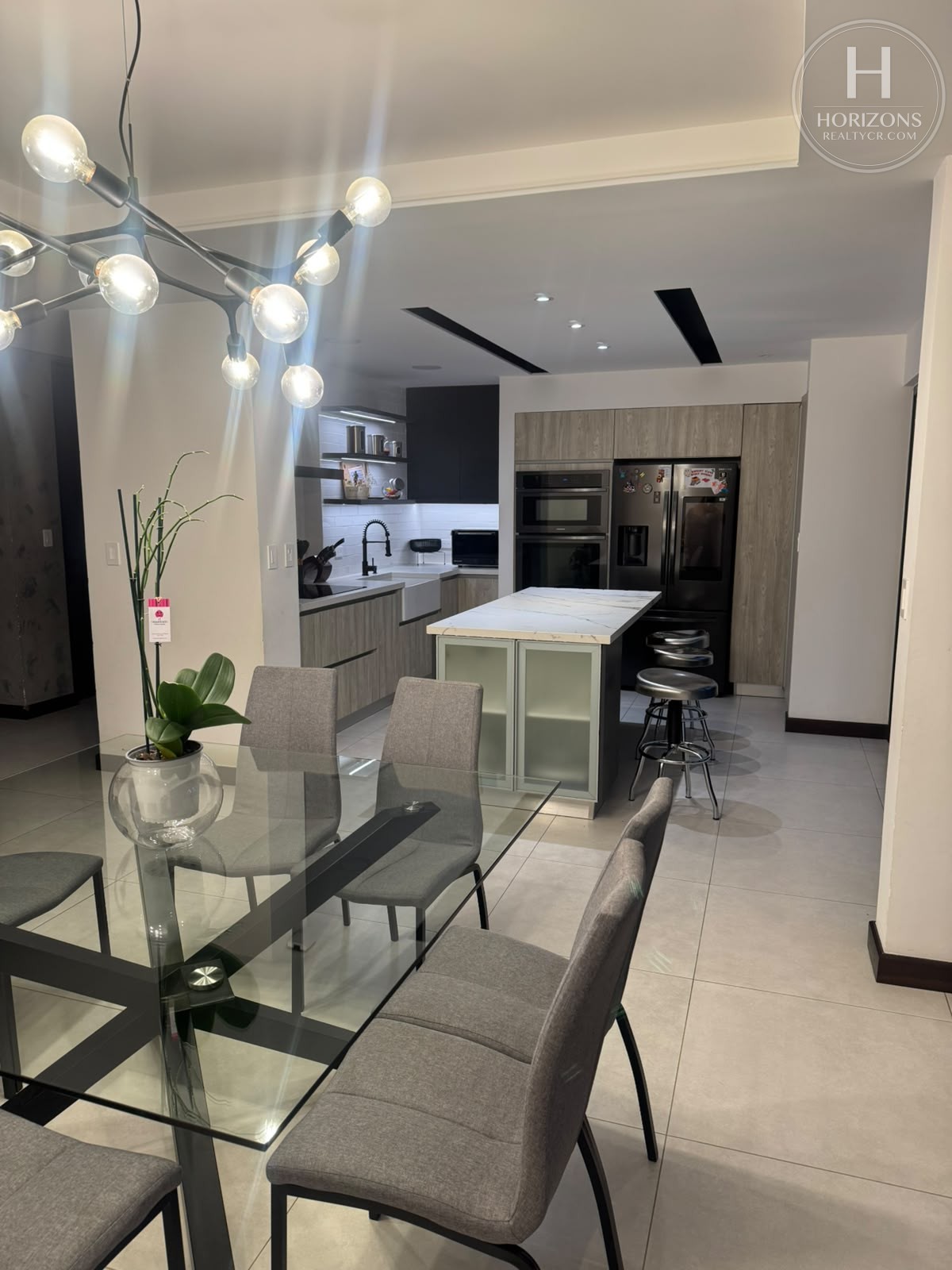 Casa en venta Condominio Tierras del Este Lomas de Ayarco Curridabat - comedor y cocina 2