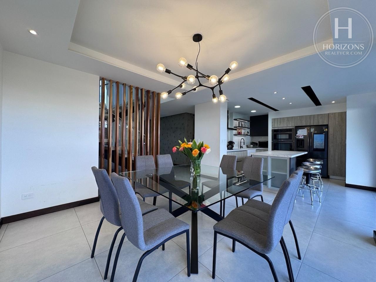 Casa en venta Condominio Tierras del Este Lomas de Ayarco Curridabat - comedor y cocina