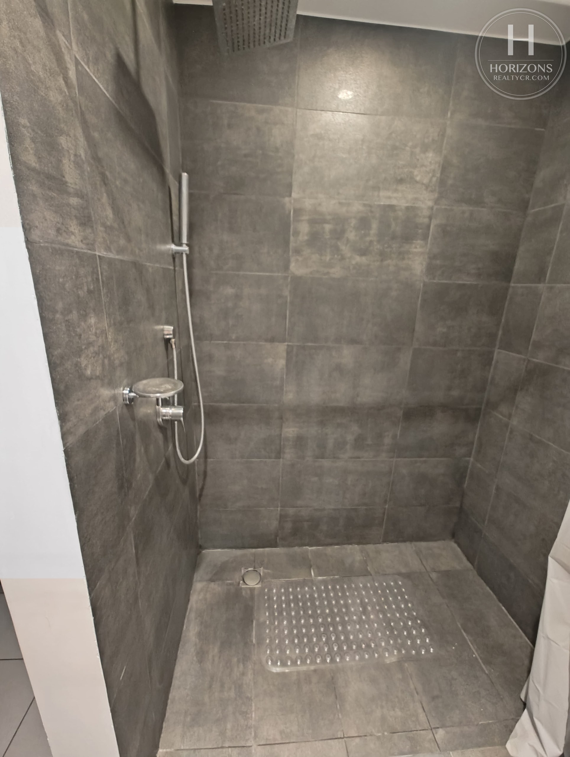 Apartamento Amueblado en Condominio Santa Verde Heredia - ducha