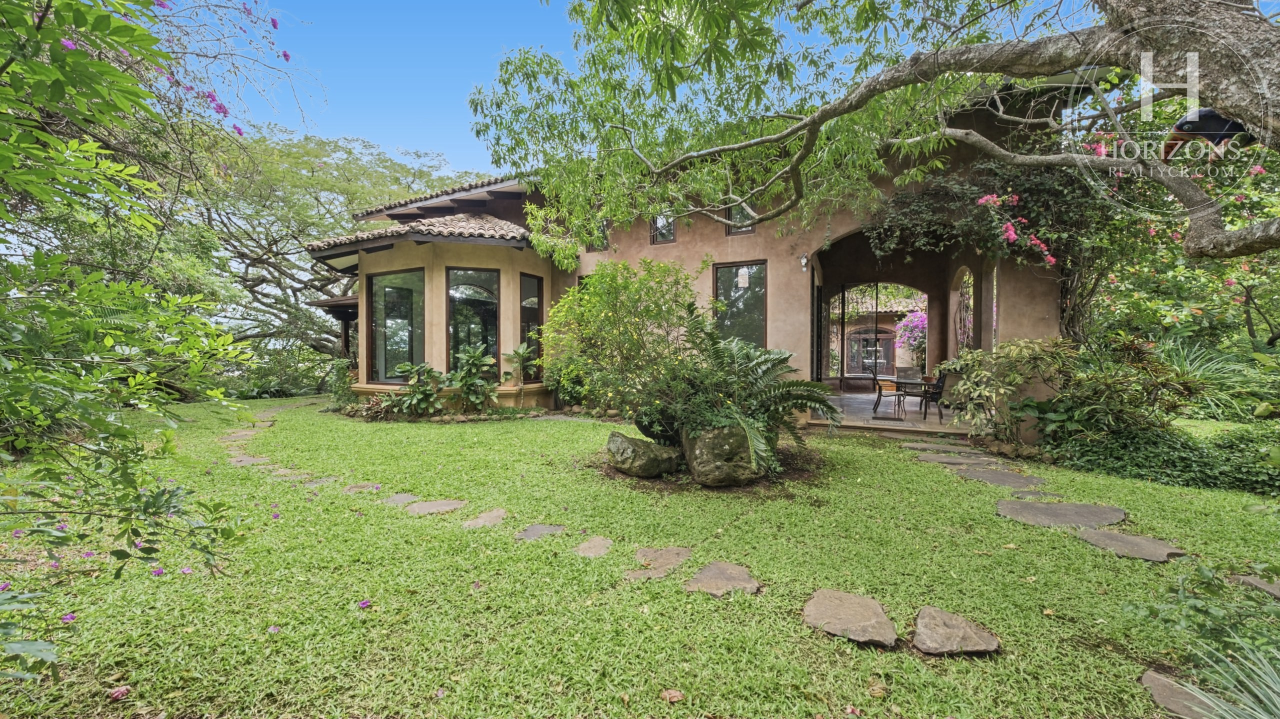 Se Vende Casa De Una Planta San Rafael De Alajuela 3 Habitaciones Mas Casa De Huéspedes Y Terreno De 17.176 M² Nja1449Gr