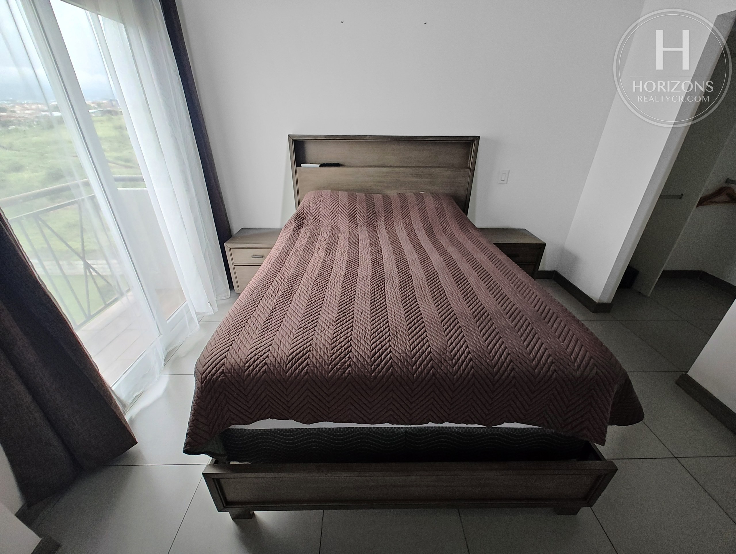 Apartamento Amueblado en Condominio Santa Verde Heredia - habitación con salida al balcón