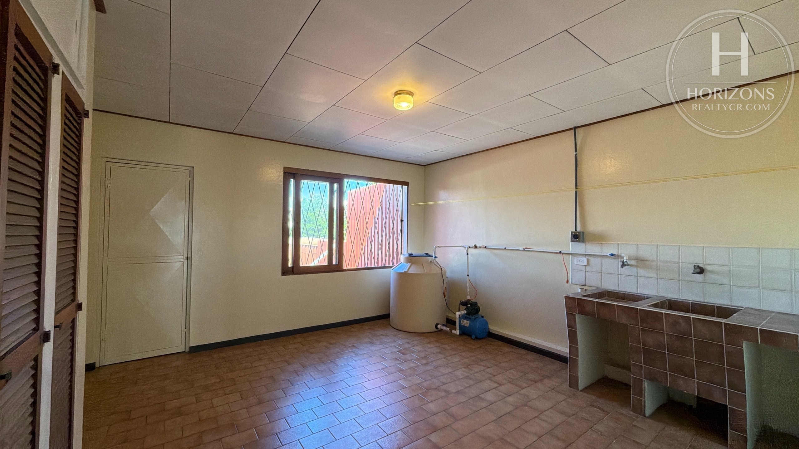 Apartamento en La Sabana - lavandería con tanque y bomba de agua
