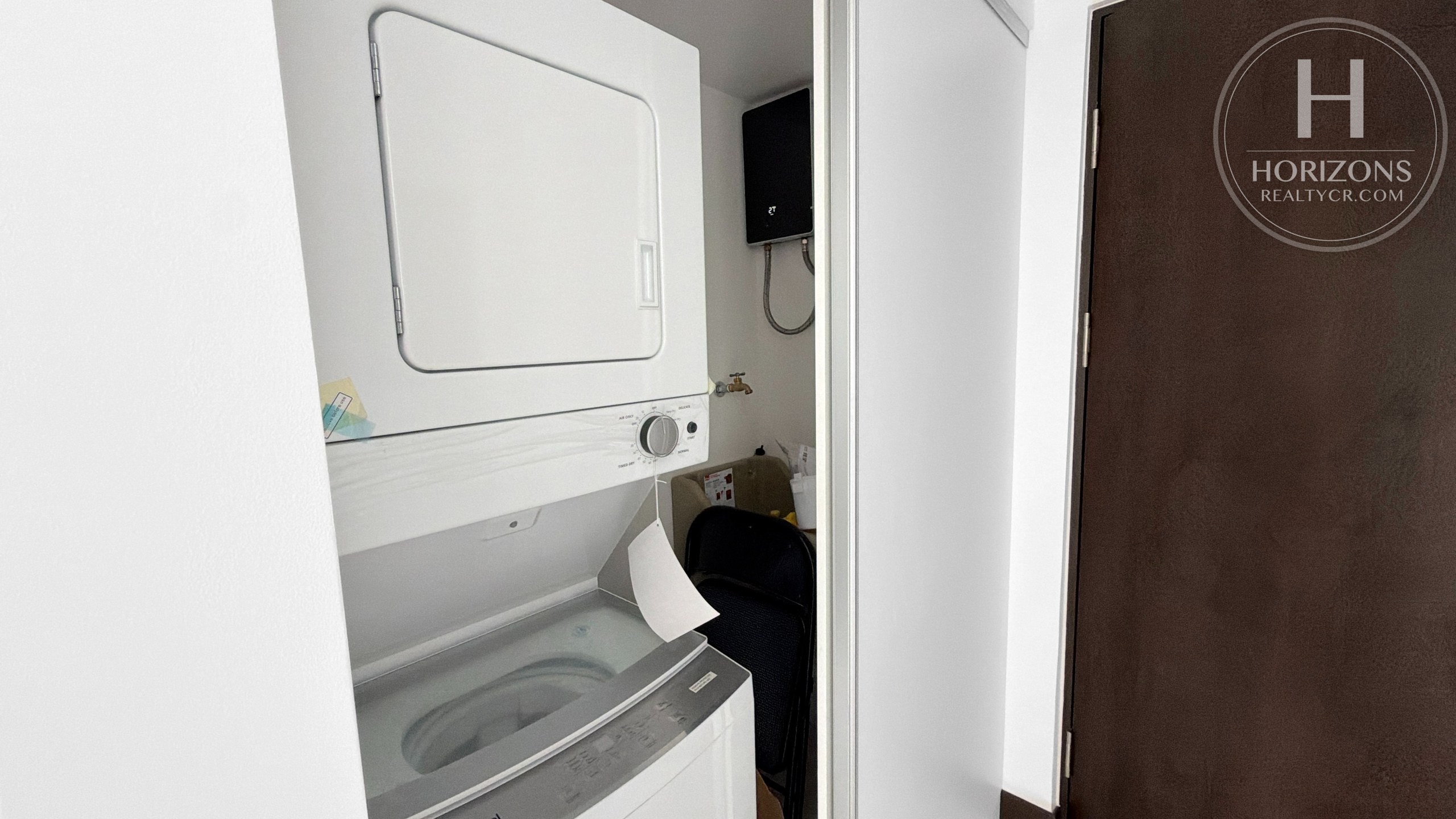 Apartamento en Condominio Khaya Ruta Uno Barreal de Heredia - lavandería con torre de lavado