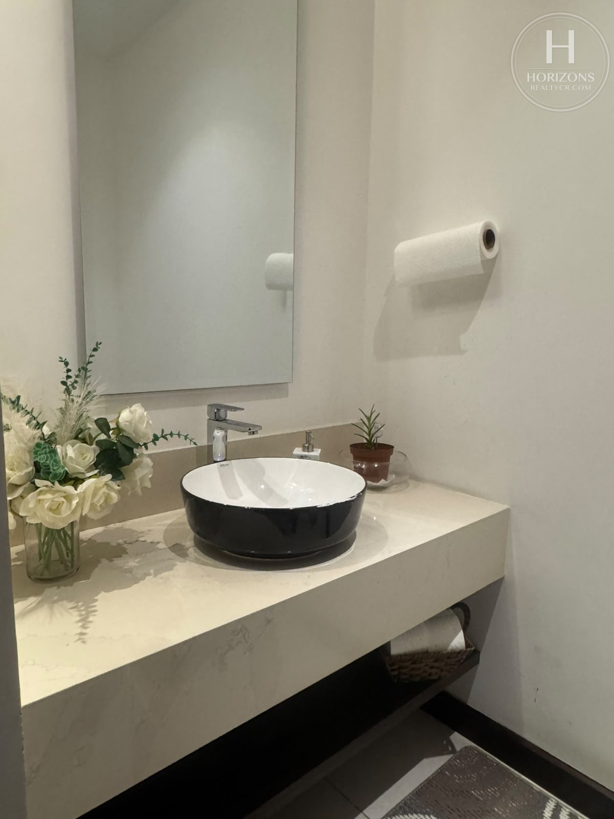 Casa en venta Condominio Tierras del Este Lomas de Ayarco Curridabat - medio baño 2