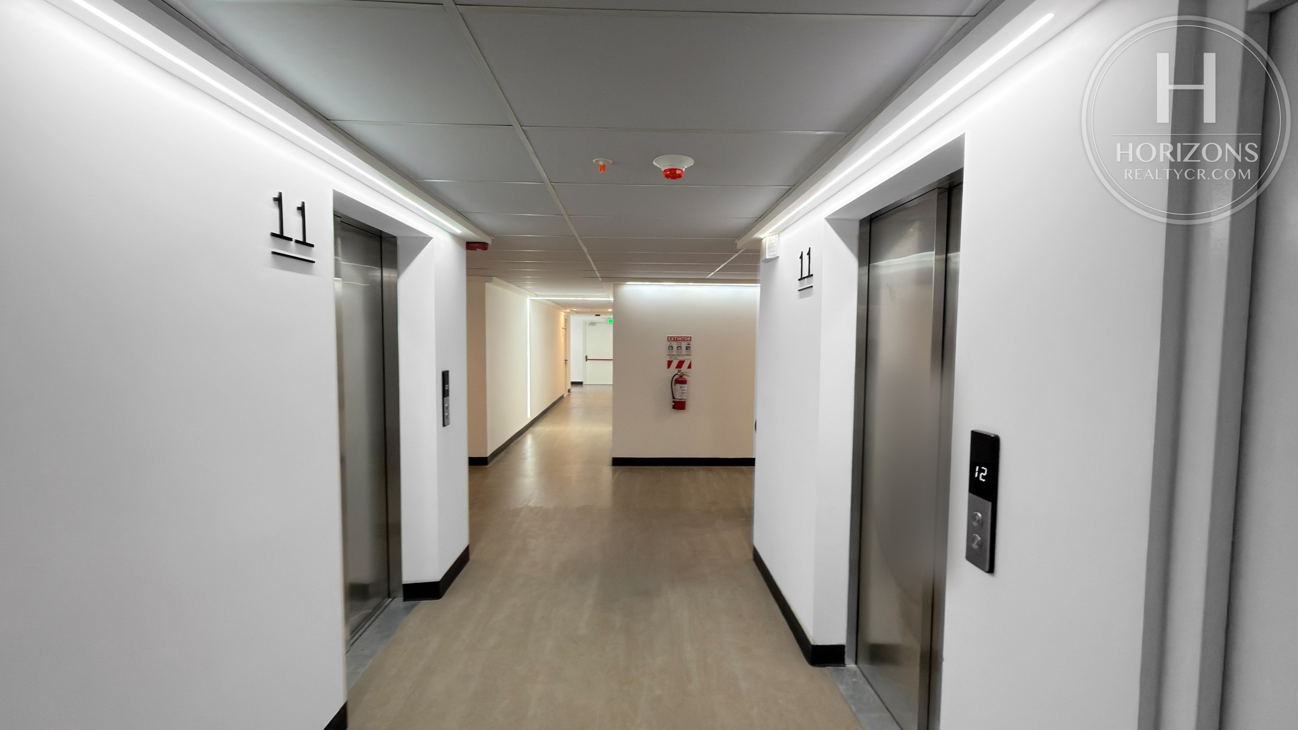Apartamento en Condominio Khaya Ruta Uno Barreal de Heredia - pasillo del piso 11