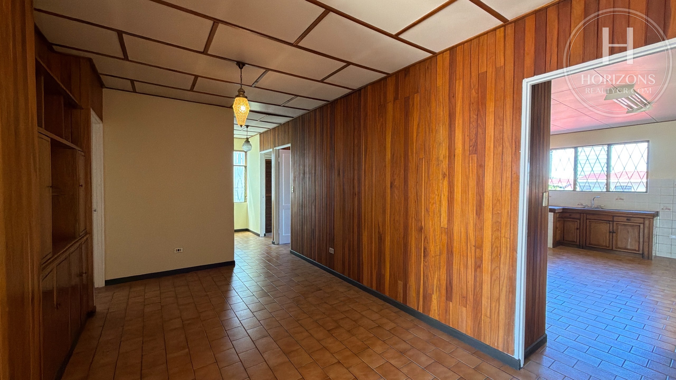 Apartamento en La Sabana - sala de tv con acceso a la cocina