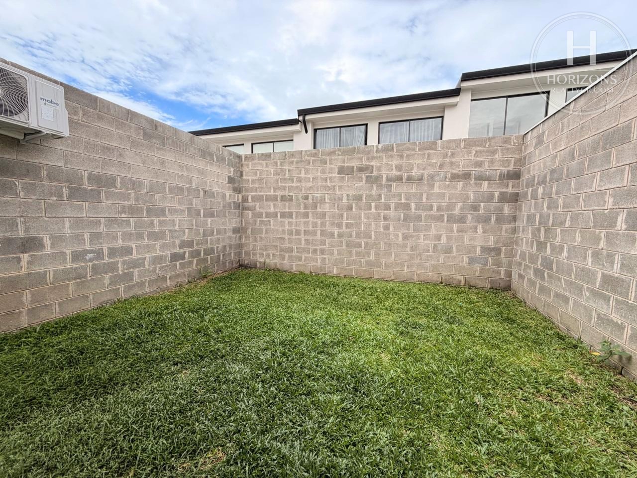 Condominio Lindora Village | Horizons Realty