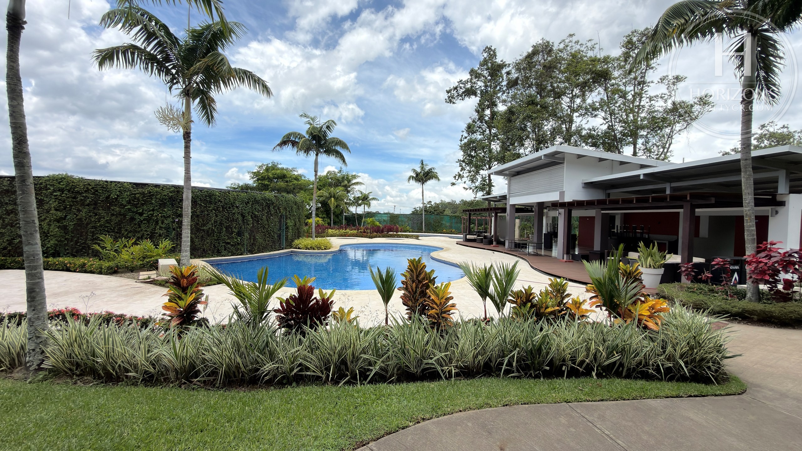 Condominio Khaya Ruta Uno Barreal de Heredia - amenidades - piscina y casa club