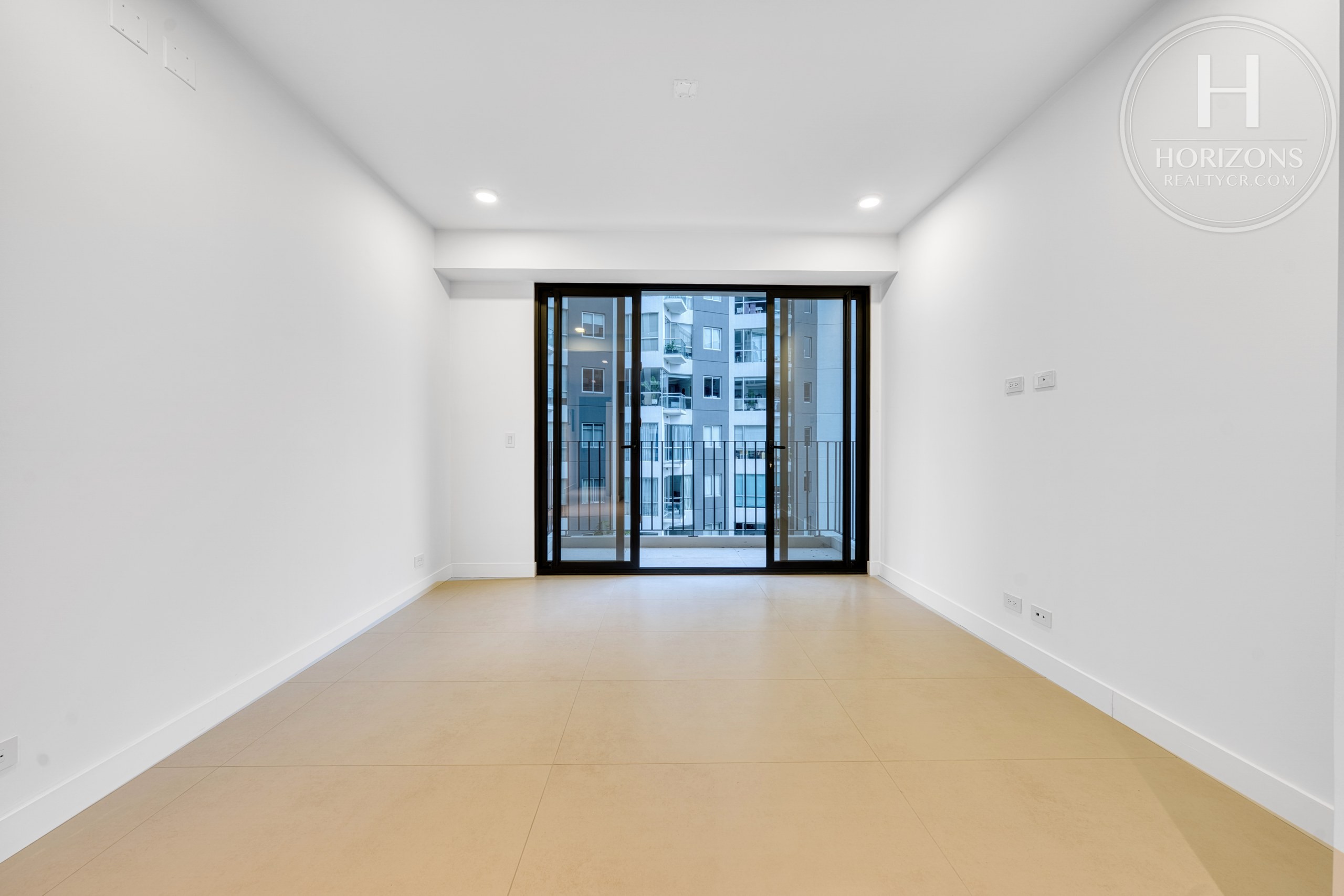 Apartamento en Condominio Parkwood Nunciatura - sala con salida al balcón