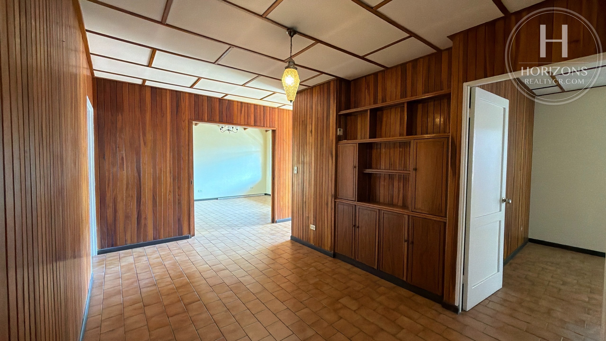 Apartamento en La Sabana - sala de tv con mueble empotrado