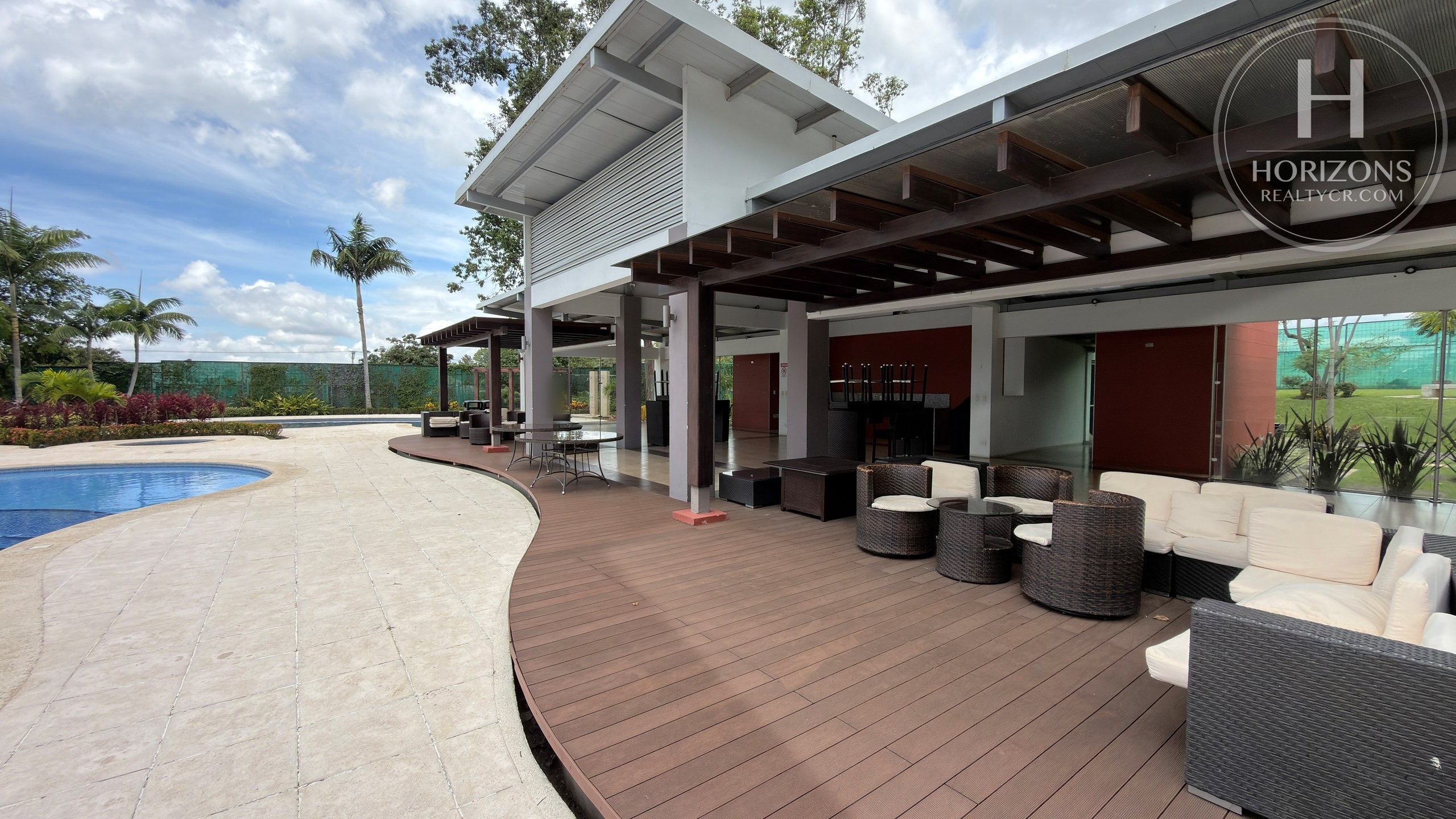 Condominio Khaya Ruta Uno Barreal de Heredia - amenidades - terraza de la casa club