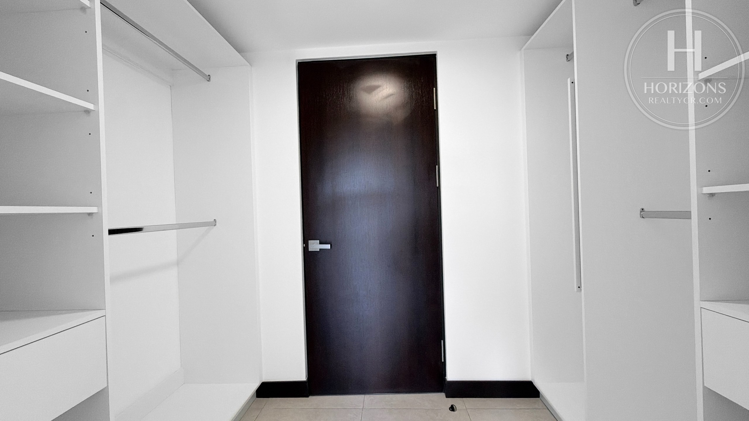 Apartamento en Condominio Khaya Ruta Uno Barreal de Heredia - walk-in closet