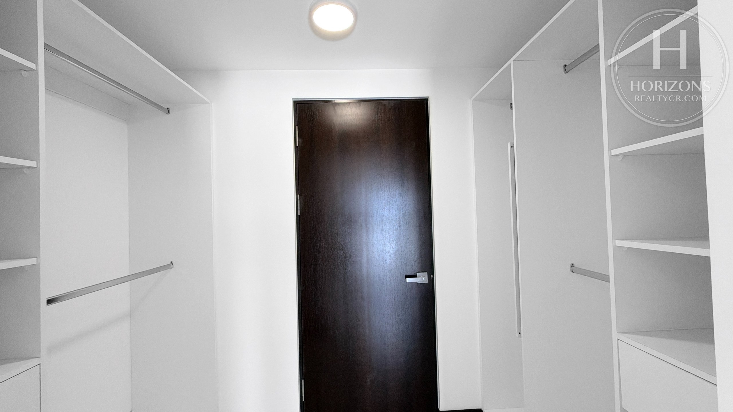 Apartamento en Condominio Khaya Ruta Uno Barreal de Heredia - walk-in closet